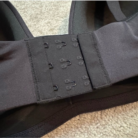 SKIMS | Onyx Black Wireless
Bra 36DDDD (36G) - Picture 7 of 11